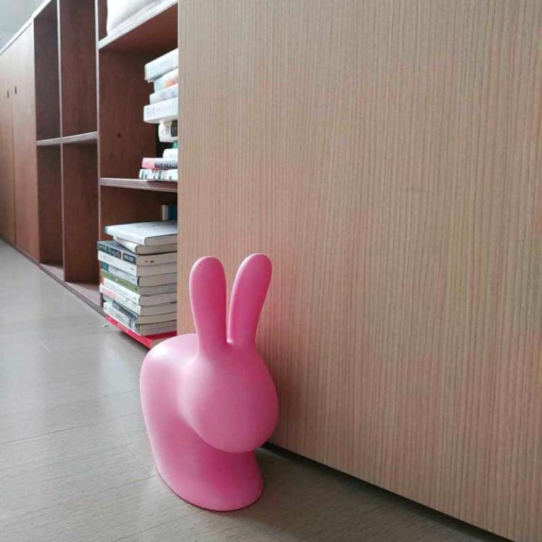 Qeeboo--Rabbit-Chair-Baby_media-1